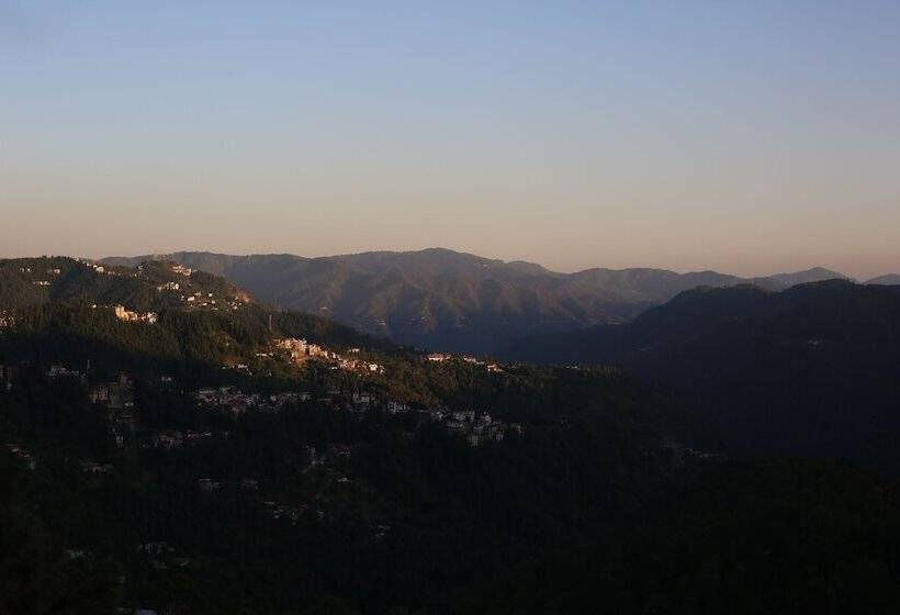 فندق Aangan Regency