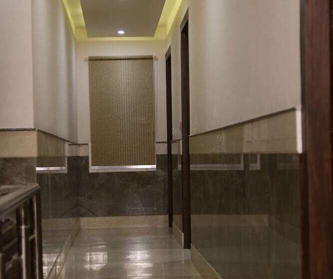 فندق Aangan Regency