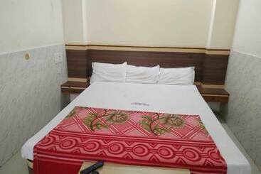 هتل Iroomz Sri Balaji Residency