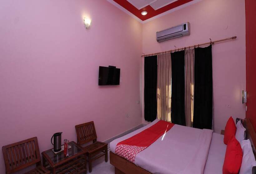 בית מלון כפרי Laxmi Palace By Oyo Rooms