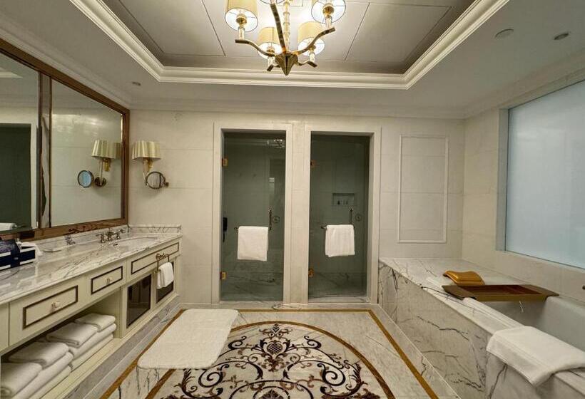 هتل Radisson Blu Forest Manor Shanghai Hongqiao Near Necc