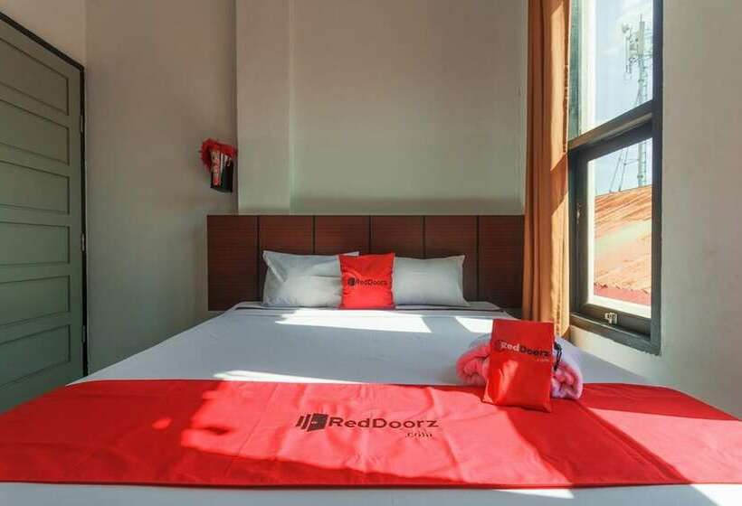 Hotel Reddoorz Near Jalan Sudirman Padang