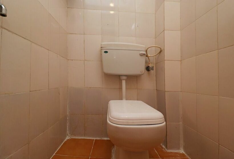 Отель Sai Yatri Niwas By Oyo Rooms
