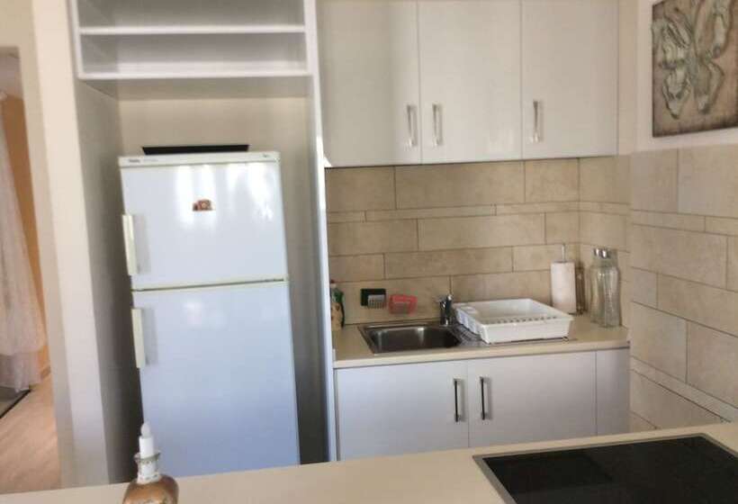 هتل The Central Suites