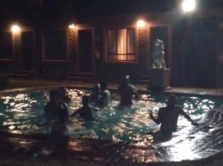 פנסיון Eltasha Guesthouse And Spa