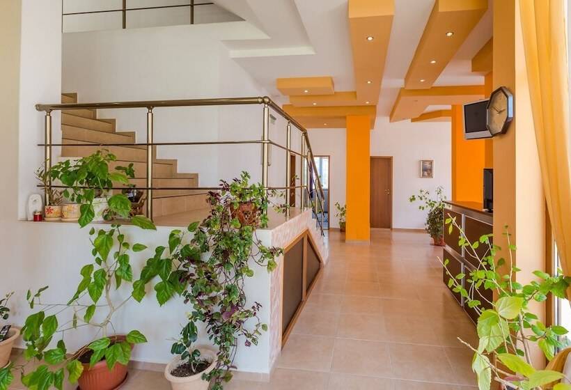 پانسیون Family Triple Room In Dafinka Guest House
