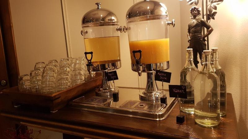 هتل Bishops Arms Mora