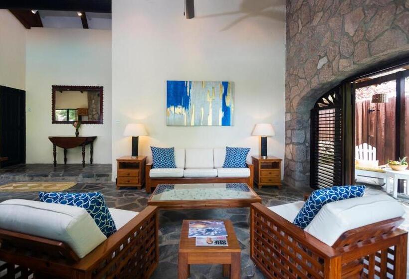 هتل Stonefield Villa Resort