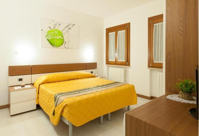 تختخواب و صبحانه Ca  Del Faro Bibione