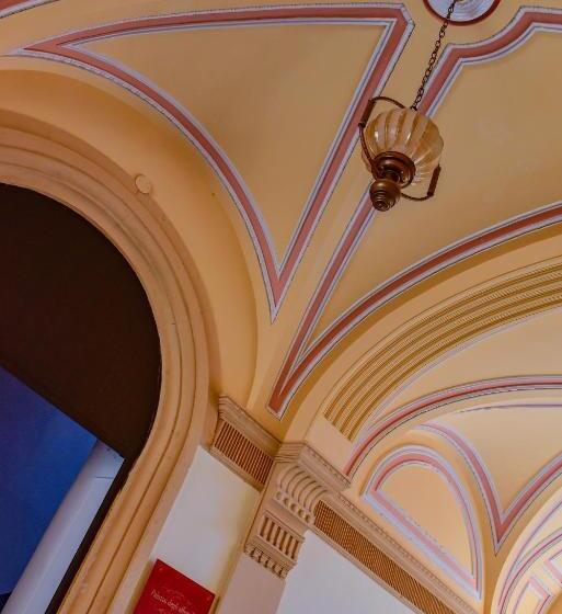 تختخواب و صبحانه Palazzo Degli Affreschi