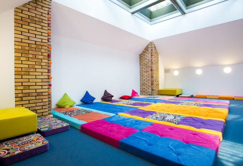 Hostel Capslock