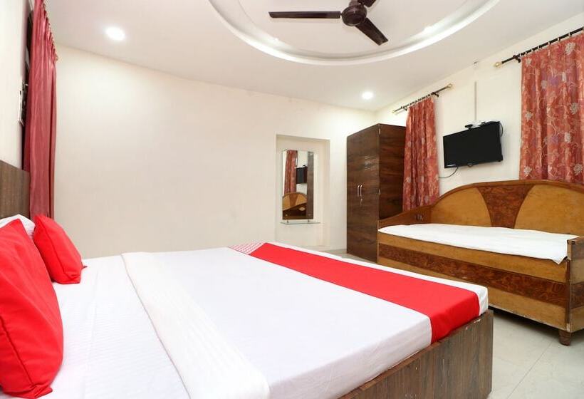هتل A One Home Stay By Oyo Rooms