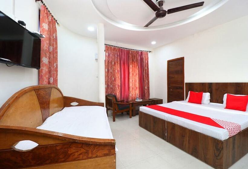هتل A One Home Stay By Oyo Rooms