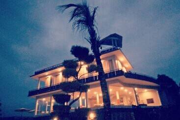 هتل Atres Sari Resort