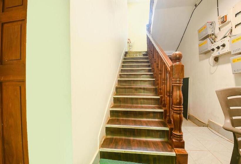 هتل Fabexpress Royal Baga Residency