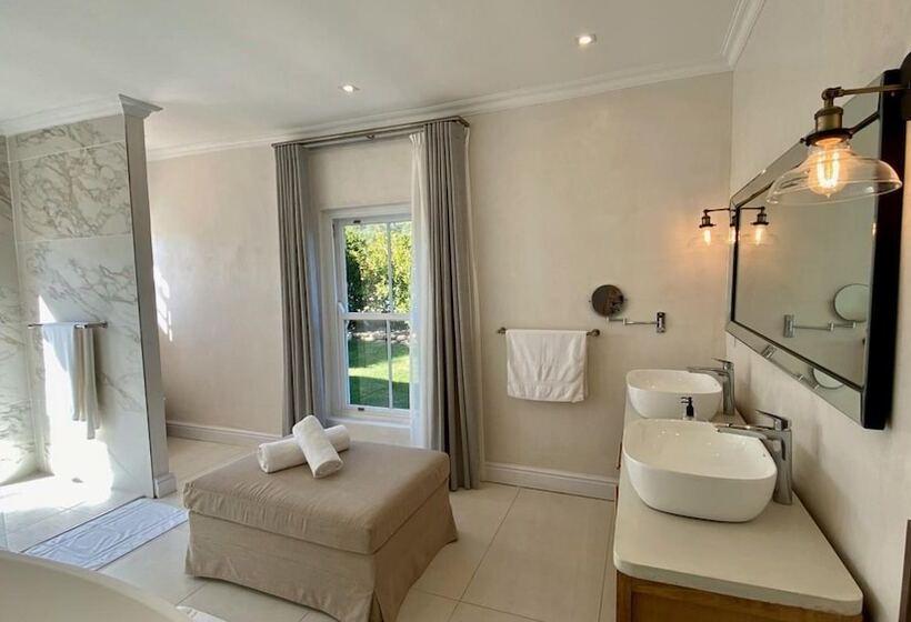 هتل La Paris Estate