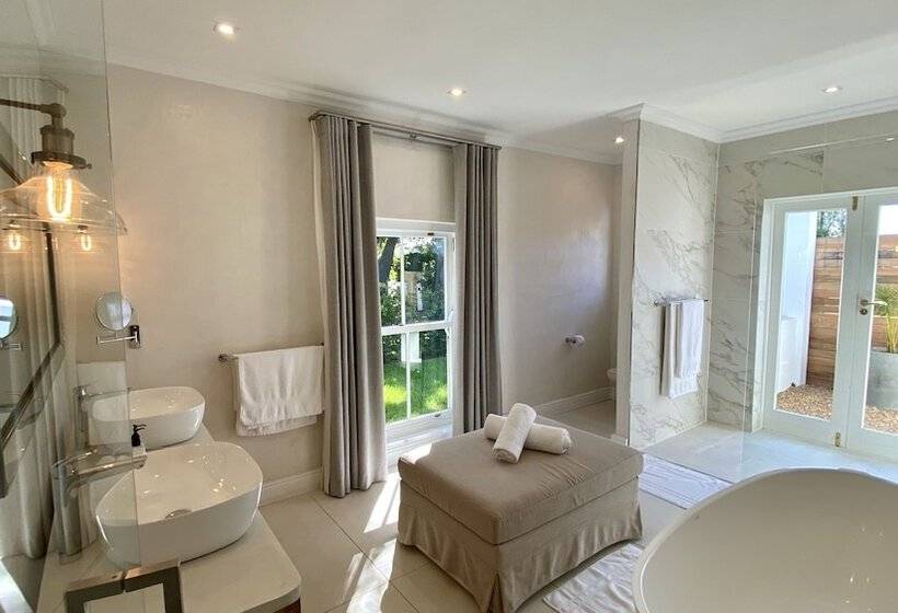هتل La Paris Estate