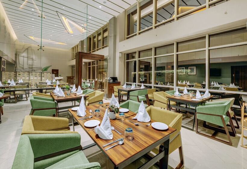 Отель The Fern Residency, Karad