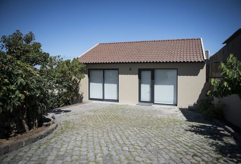 هتل Volcanic Charming House