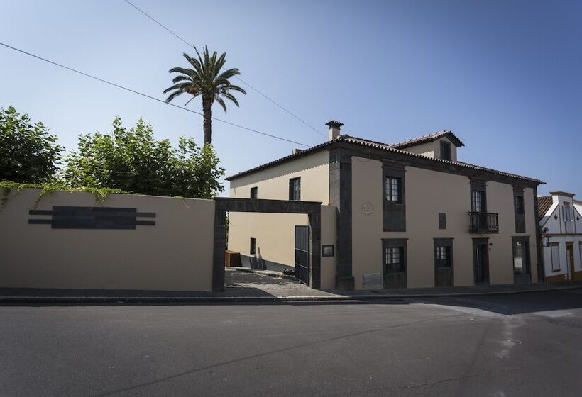 هتل Volcanic Charming House
