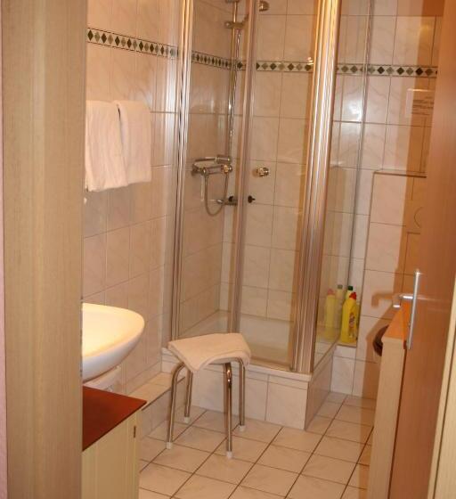 Albertus Paris Apart
