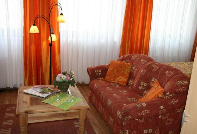 Albertus Paris Apart