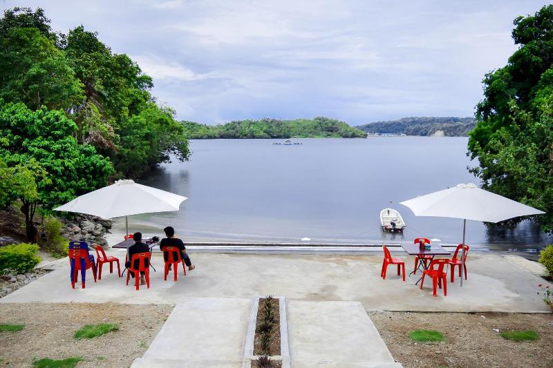 تختخواب و صبحانه The Hawk's Nest Resort