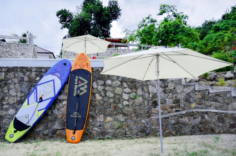 تختخواب و صبحانه The Hawk's Nest Resort