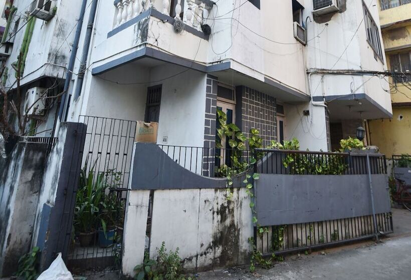 هتل Apartment Palace By Oyo Rooms