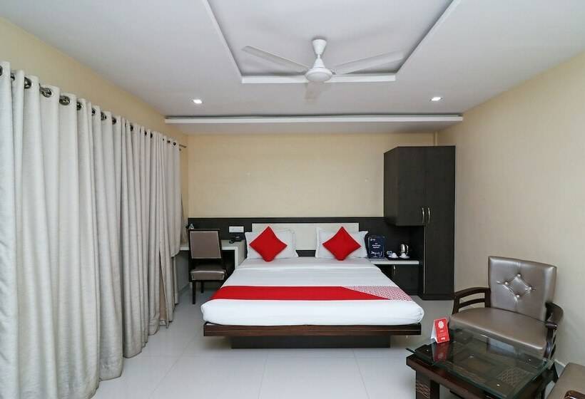 فندق Lotus By Oyo Rooms
