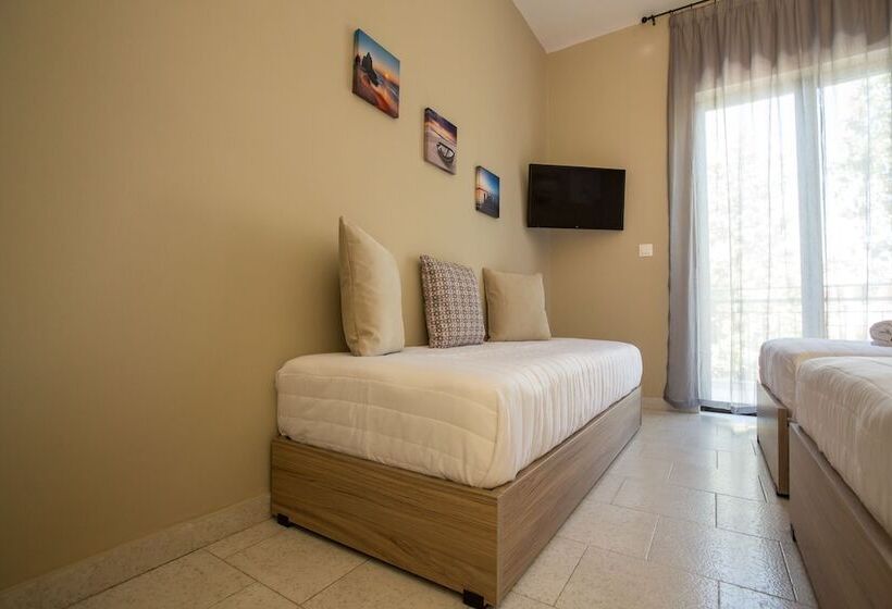 Ilaeira Rooms