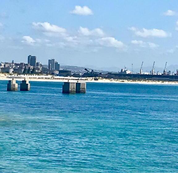 پانسیون On The Bay