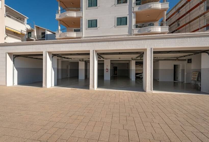 هتل Villa Tucepi Apartments