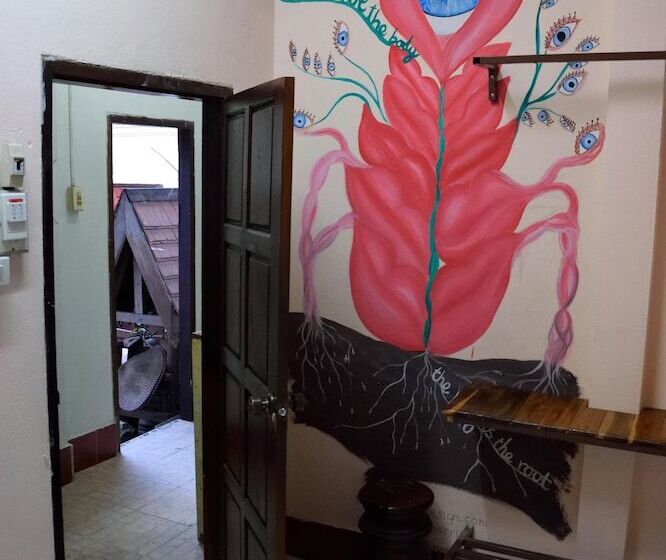 پانسیون Manotemple House