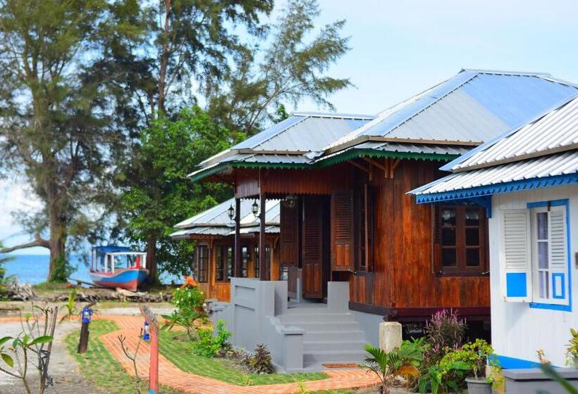 تختخواب و صبحانه Rock And Wreck Dive Resort