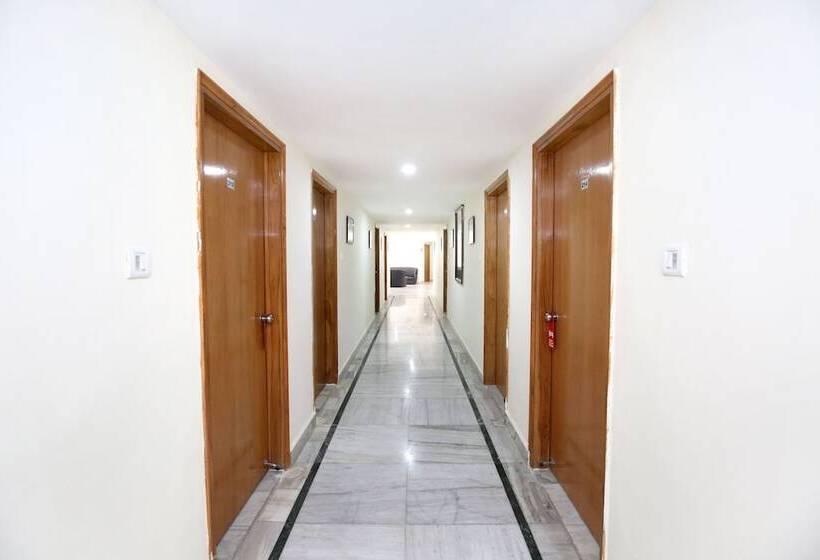 فندق Capital O 12767  Grand Chinar