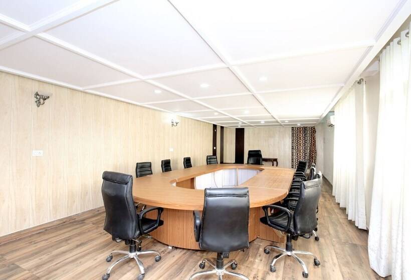 فندق Capital O 12767  Grand Chinar