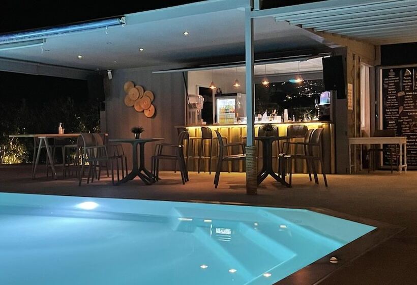 هتل Hermoso Luxury Suites