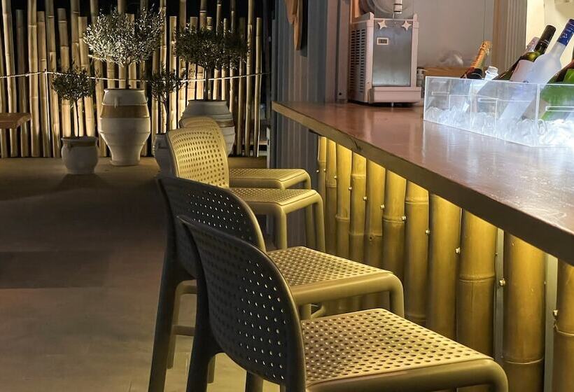 هتل Hermoso Luxury Suites