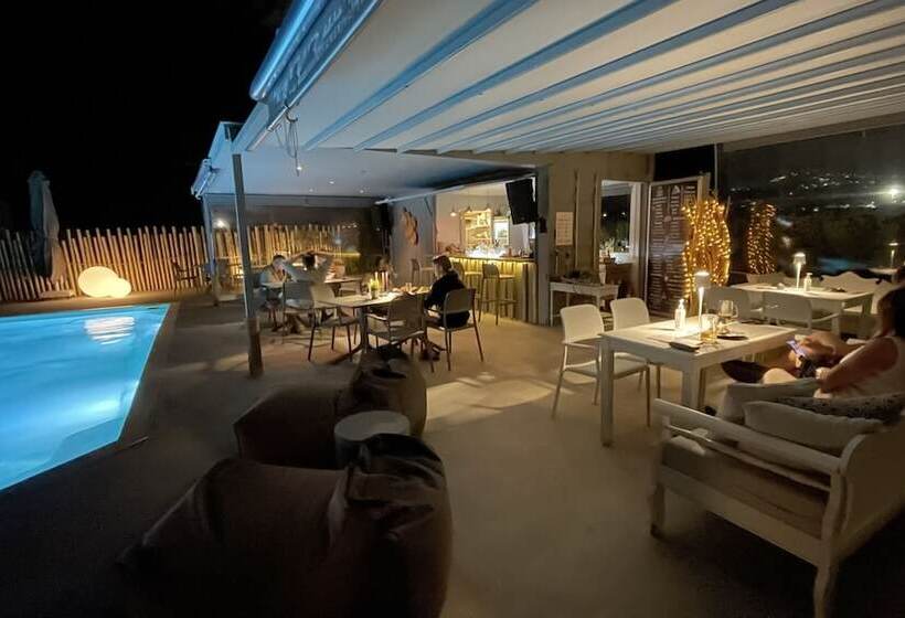 هتل Hermoso Luxury Suites