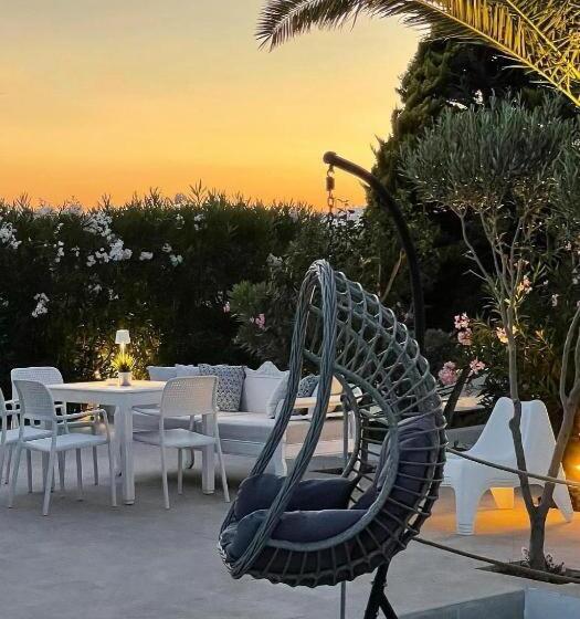 هتل Hermoso Luxury Suites