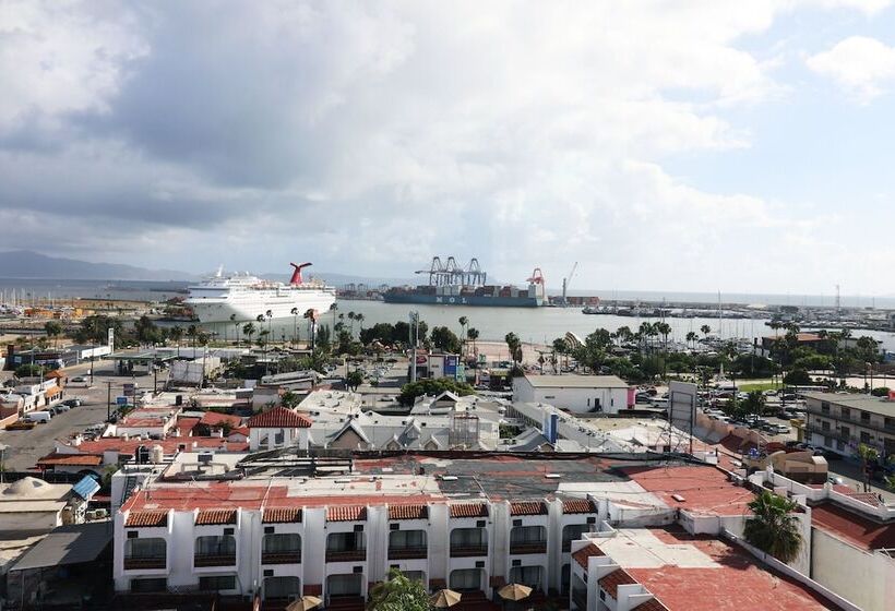 هتل Holiday Inn Express & Suites   Ensenada Centro, An Ihg