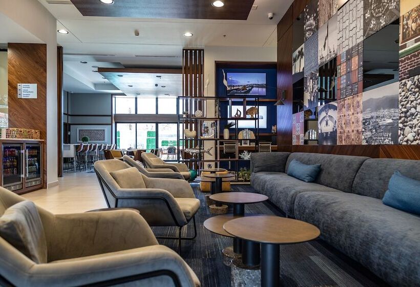 هتل Holiday Inn Express & Suites   Ensenada Centro, An Ihg