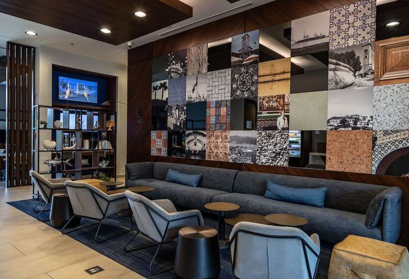 هتل Holiday Inn Express & Suites   Ensenada Centro, An Ihg