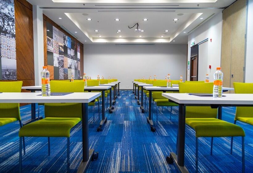 هتل Holiday Inn Express & Suites   Ensenada Centro, An Ihg