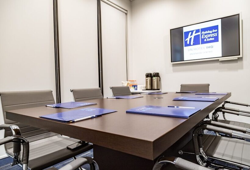 هتل Holiday Inn Express & Suites   Ensenada Centro, An Ihg