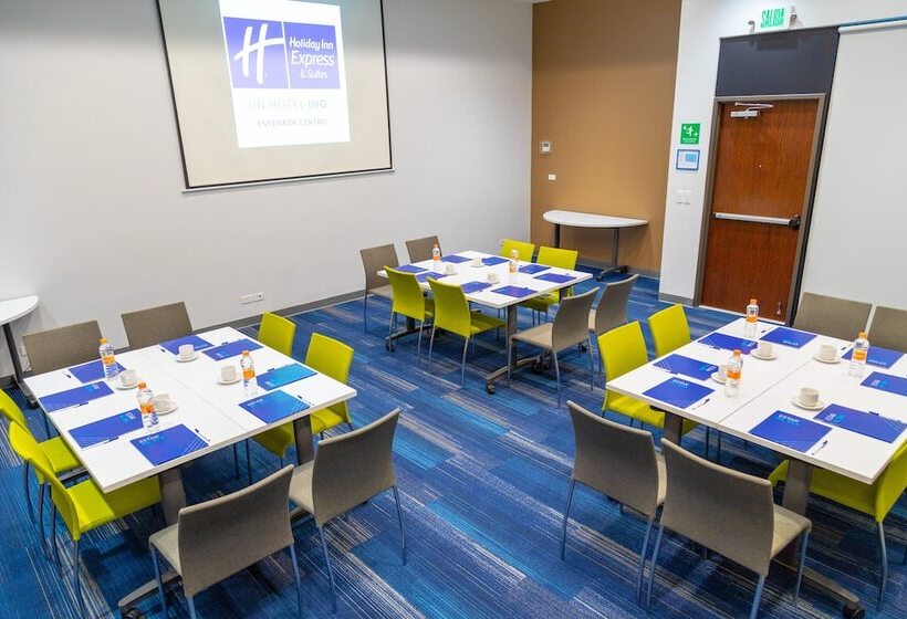 هتل Holiday Inn Express & Suites   Ensenada Centro, An Ihg