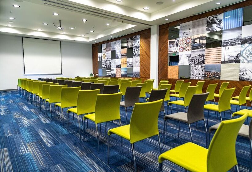 هتل Holiday Inn Express & Suites   Ensenada Centro, An Ihg