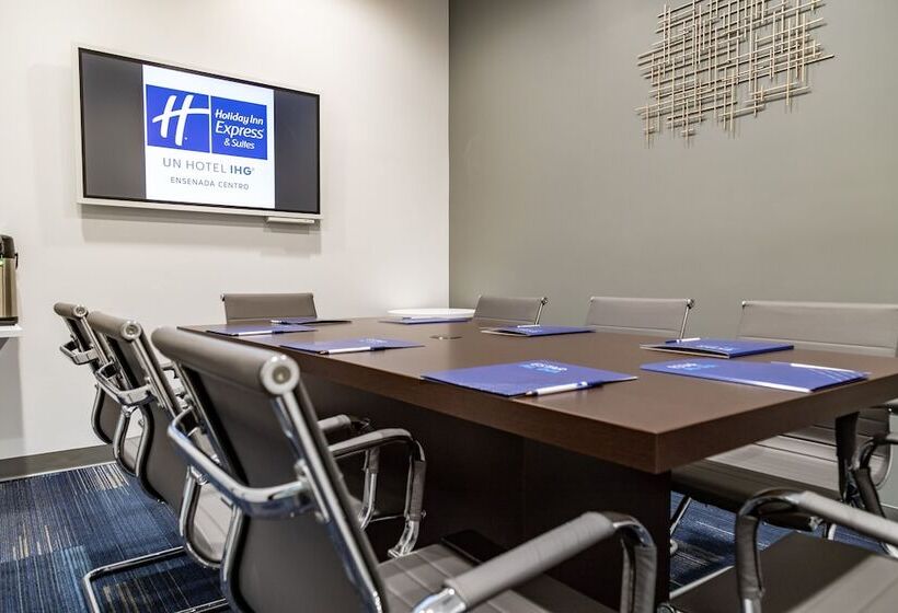 هتل Holiday Inn Express & Suites   Ensenada Centro, An Ihg