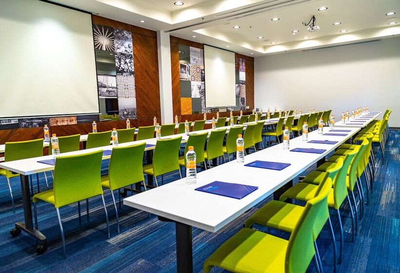 هتل Holiday Inn Express & Suites   Ensenada Centro, An Ihg